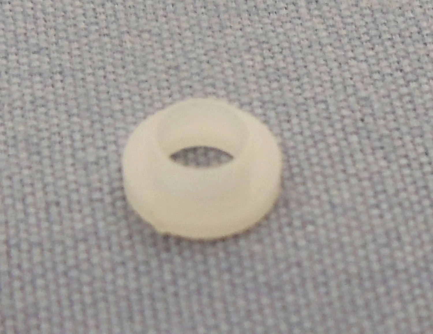 PLASTIC ISOLATOR (FINAL TRANS. MT. SCREW)